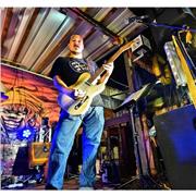 Cours de guitare professionnalisant, cours de basse intermédiaire, cours de piano débutant